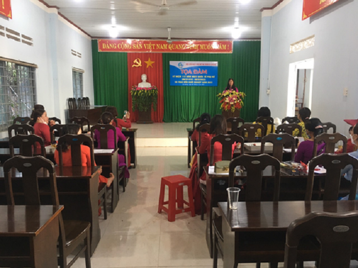 hoi LHPN thi tran Ea Drang toa dam ngay 8-3 1